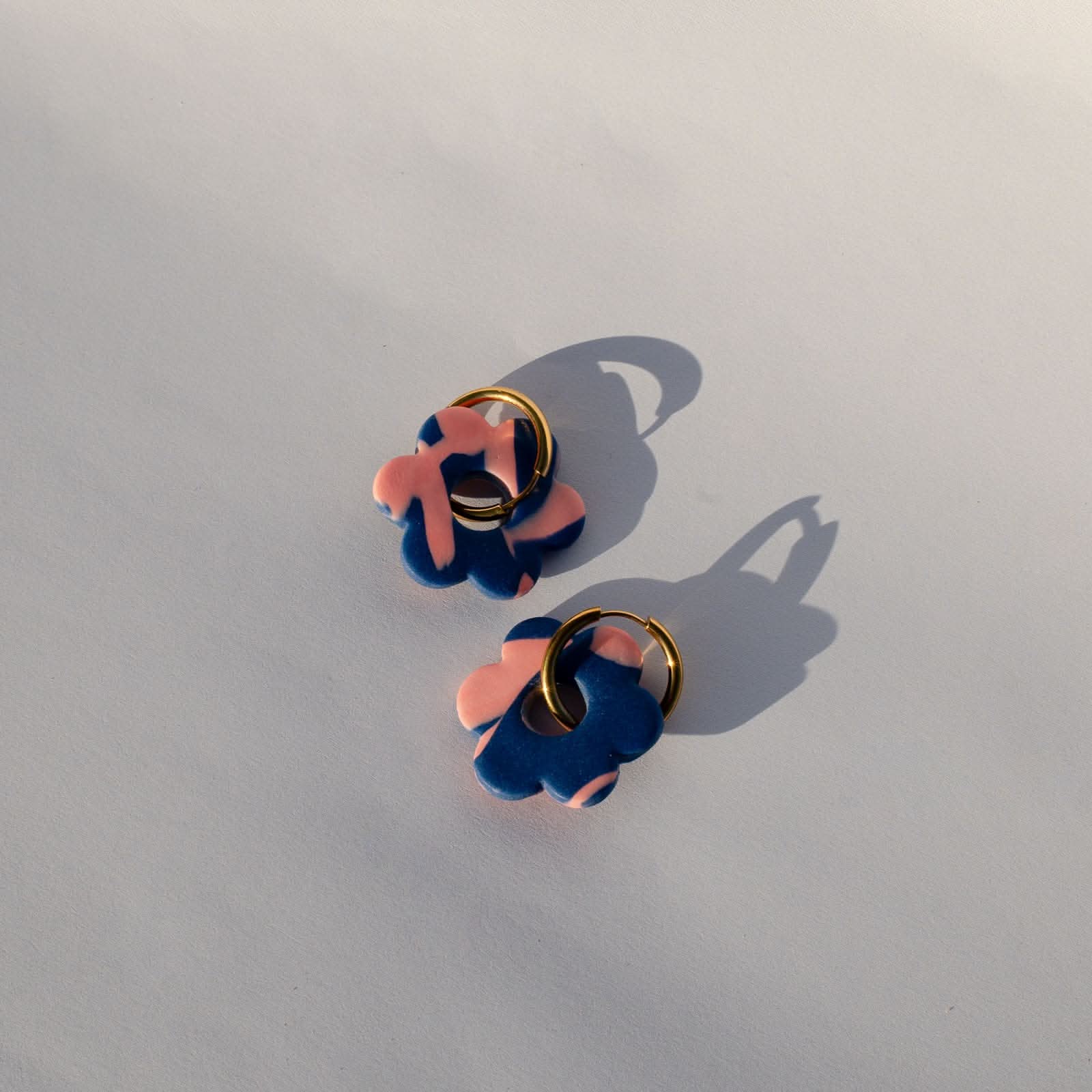 Boucles d'oreilles fleur bleu rose