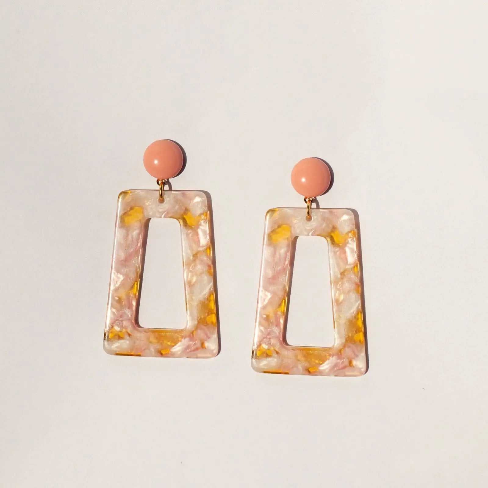 Boucle d'oreille écaille rose