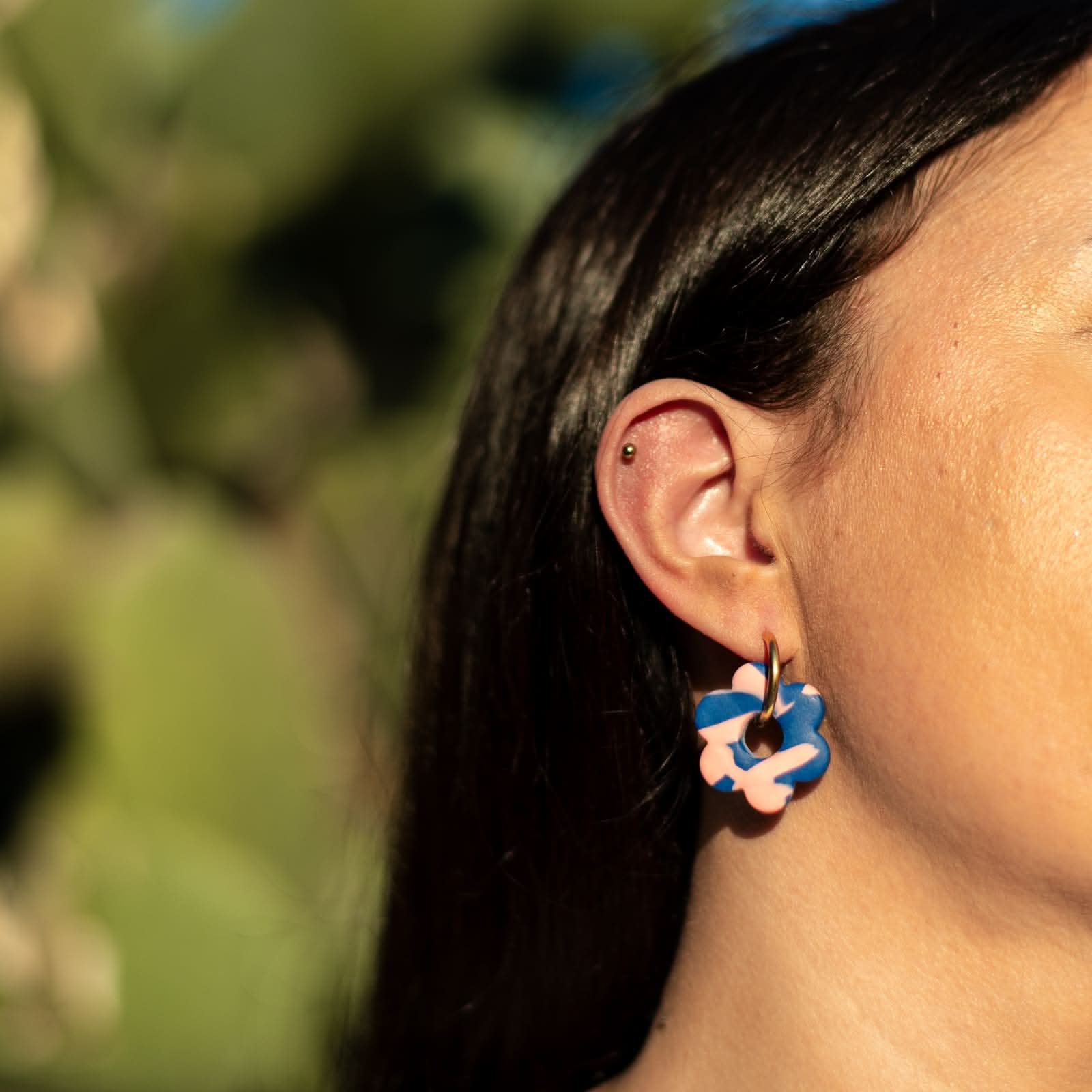 Boucles d'oreille fleur rose bleu