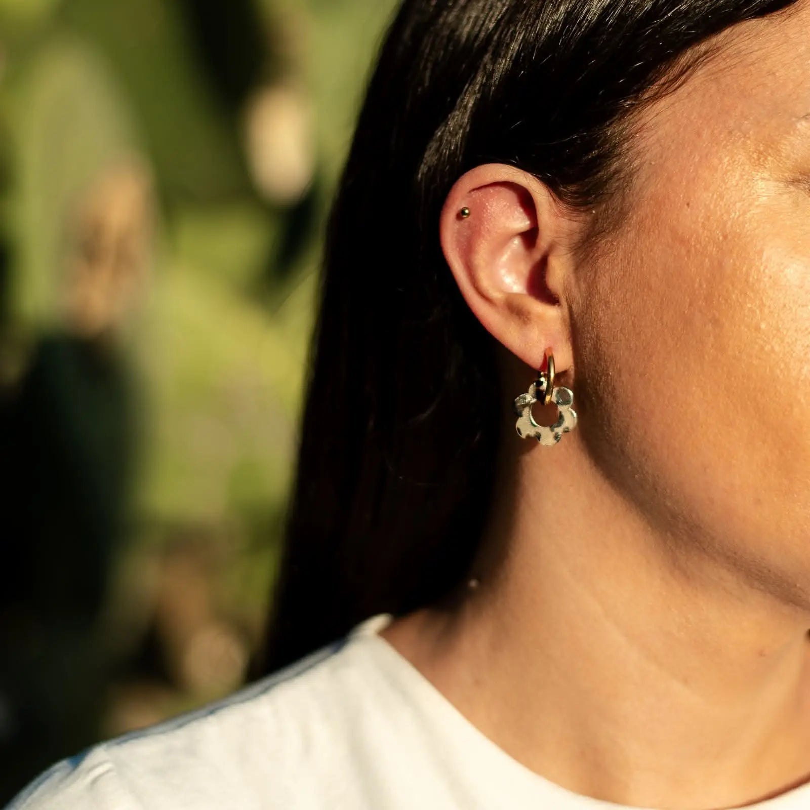 Boucles d'oreilles Créoles Fleur léopard blanc