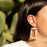 Boucle d'oreille écaille rose