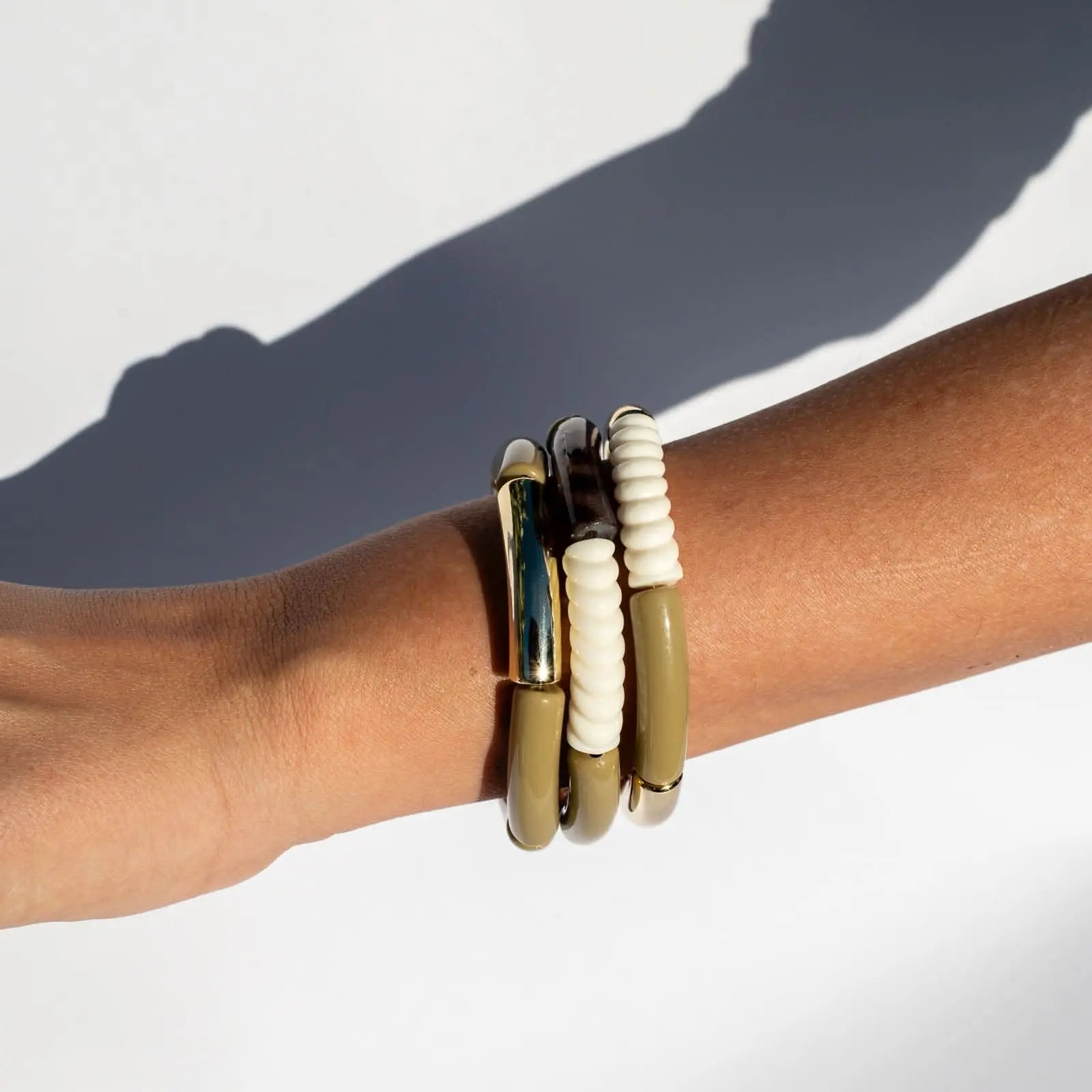 Trio de bracelets vert olive en résine