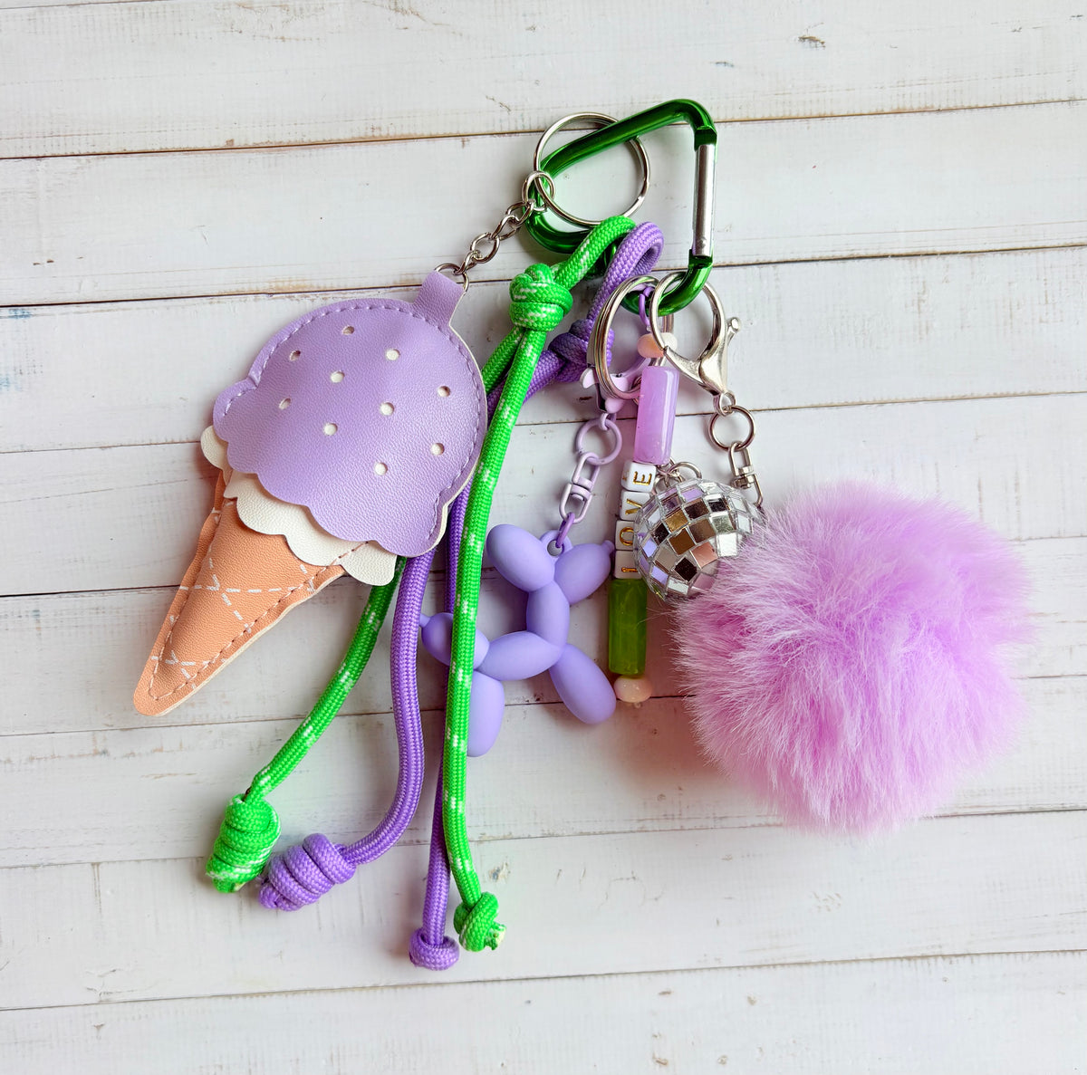 Grigri de sac violet et vert
