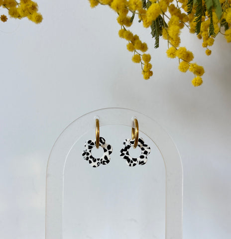 Boucles d'oreilles fleurs résine Dahlia