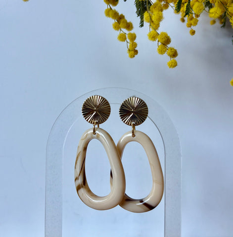 Boucles d'oreilles pendantes en résine Ella