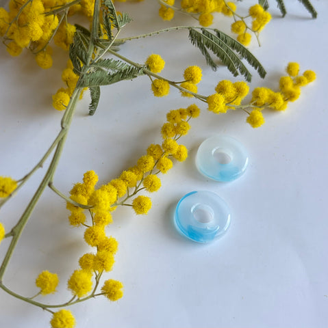 Paire de deux charms résine