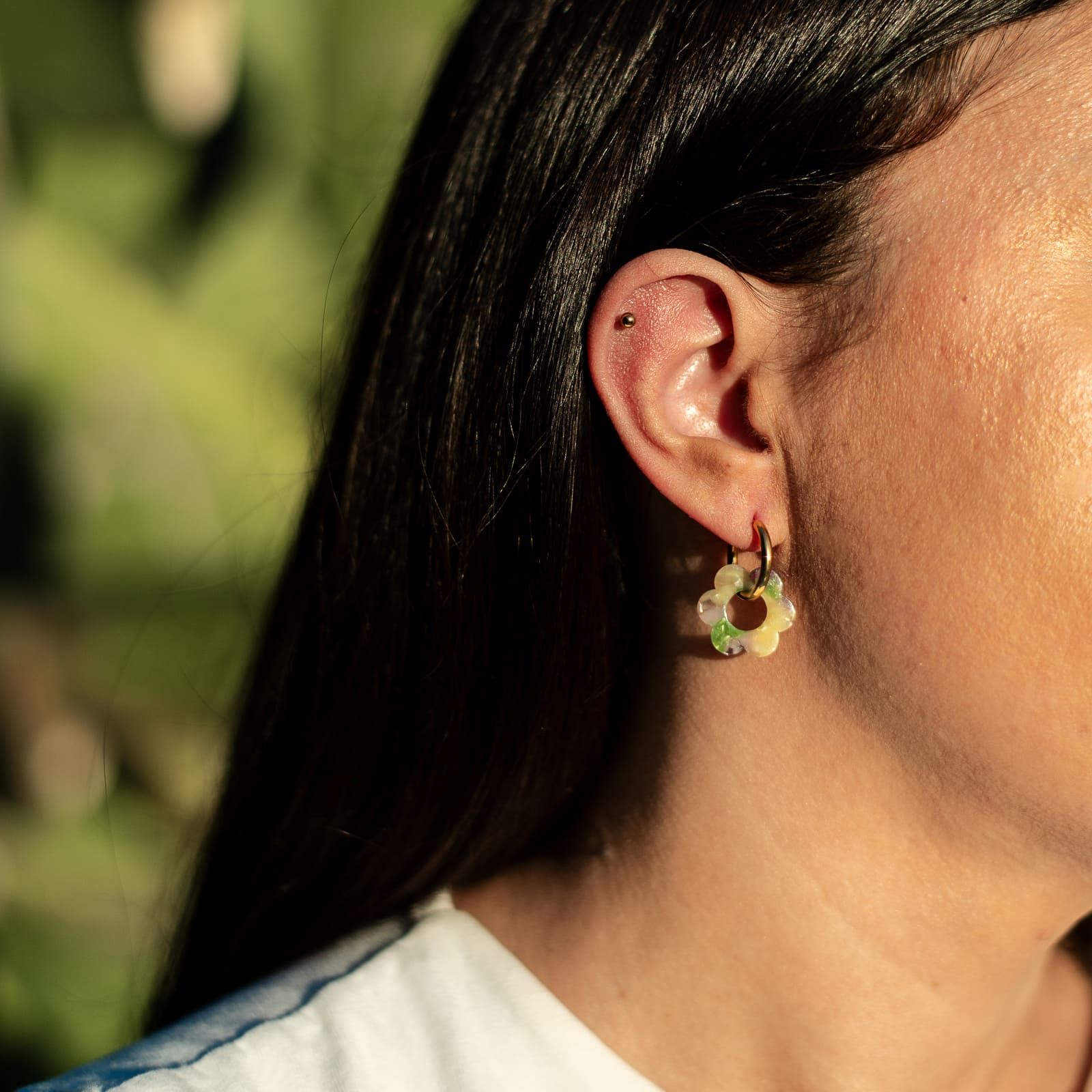 Boucles d'oreilles Créoles Fleur vert violet