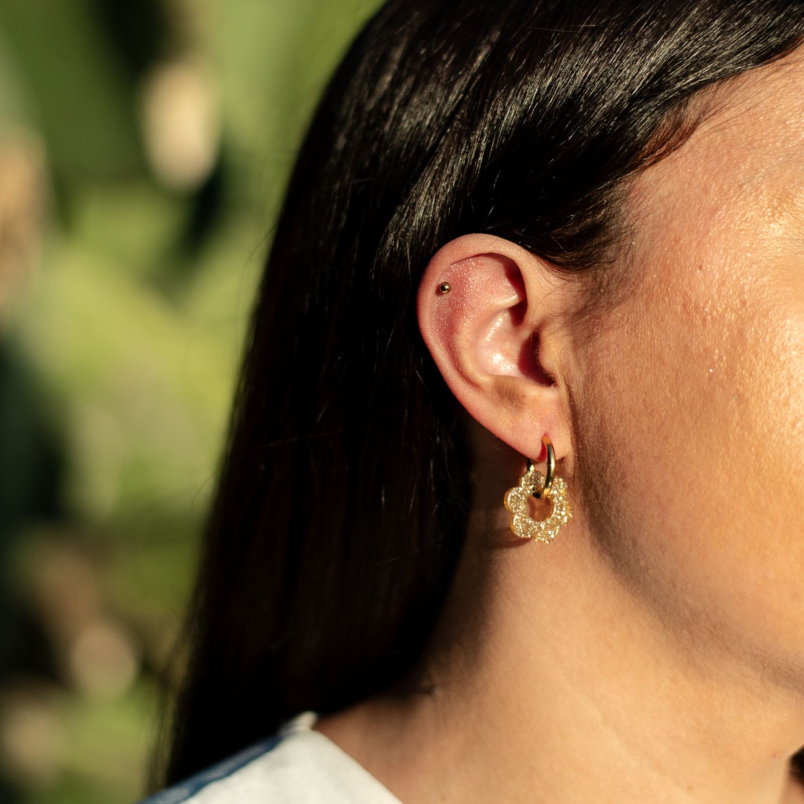 Boucles d'oreilles Créoles Fleur léopard pailletée