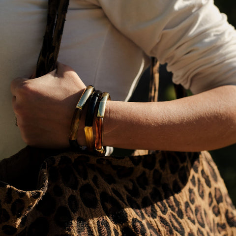 Trio de bracelets marron et noir en résine Canarias